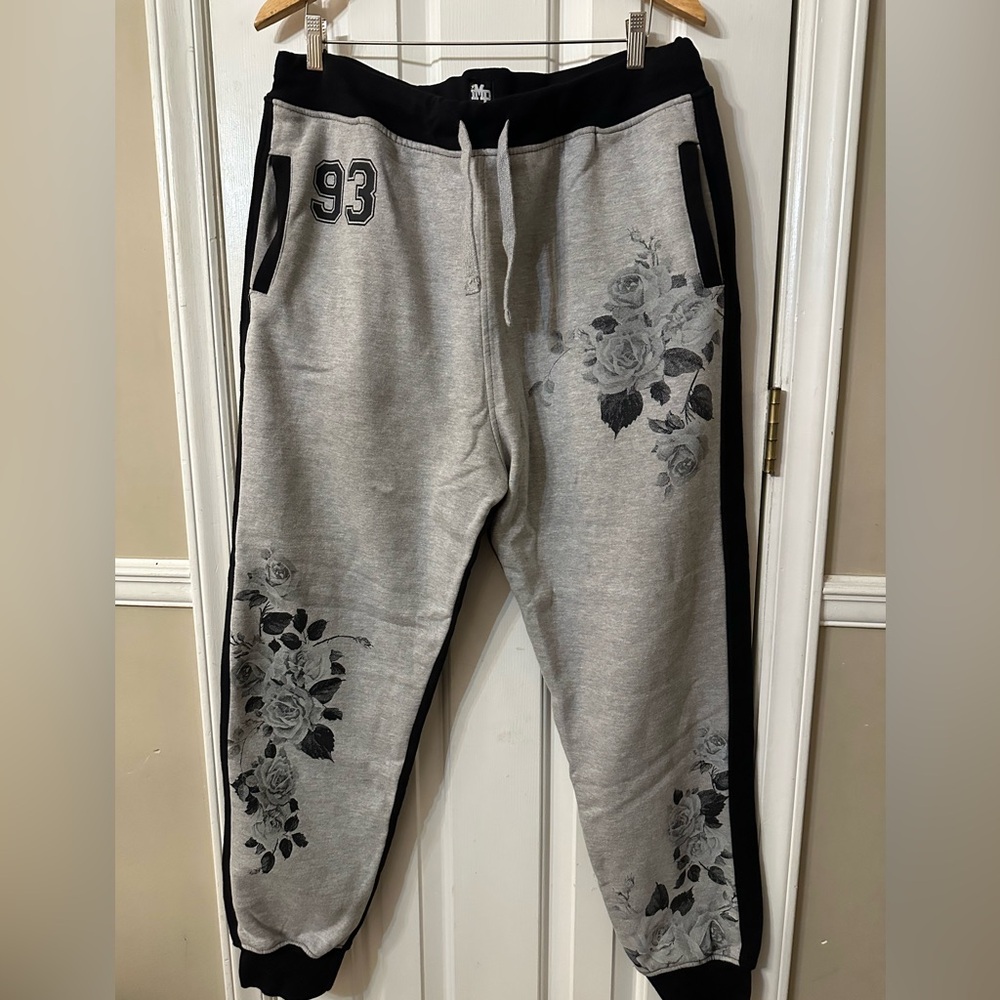 Imperious Sweatpants - Picture 9 of 9
